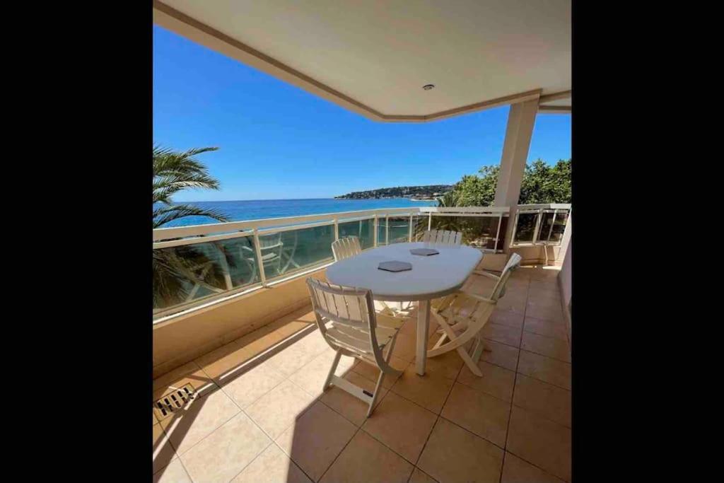 Appartement Bord De Mer Avec Garage Ментона Экстерьер фото